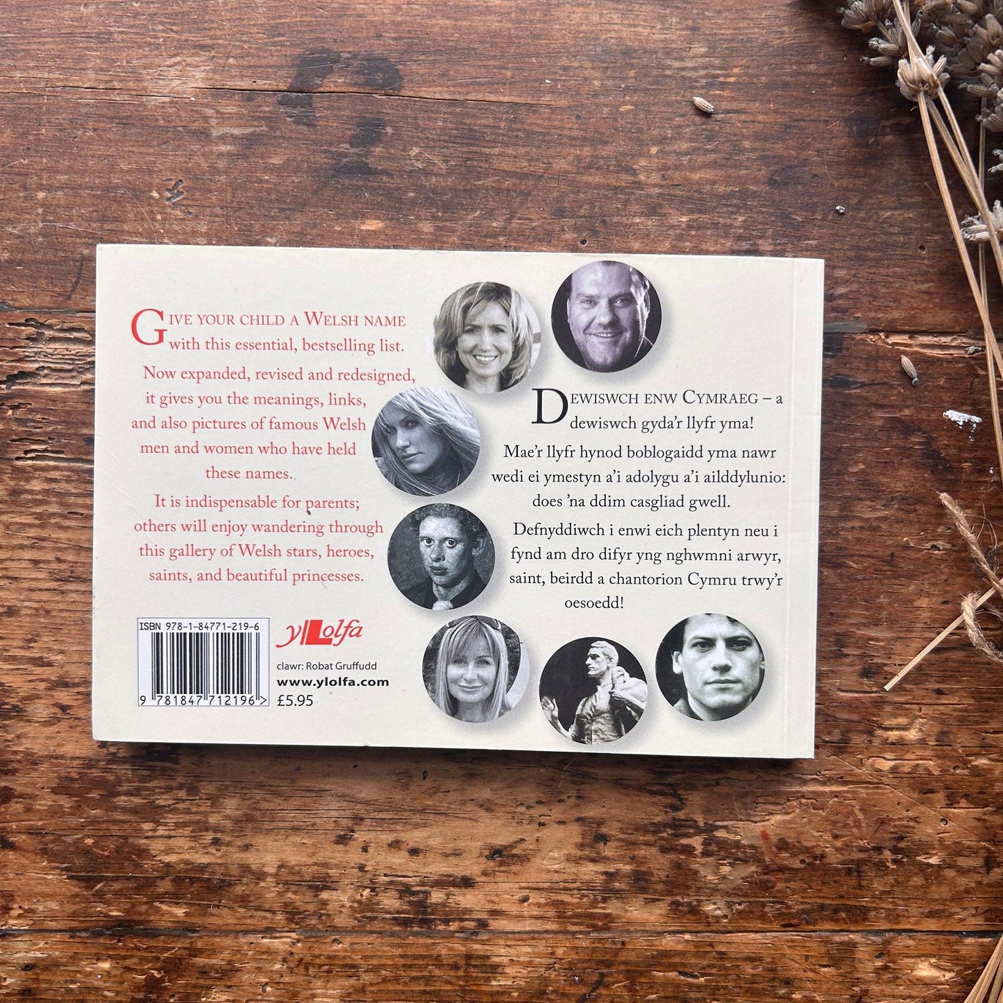 Enwau Cymraeg i Blant - Enwau Cymraeg i Blant