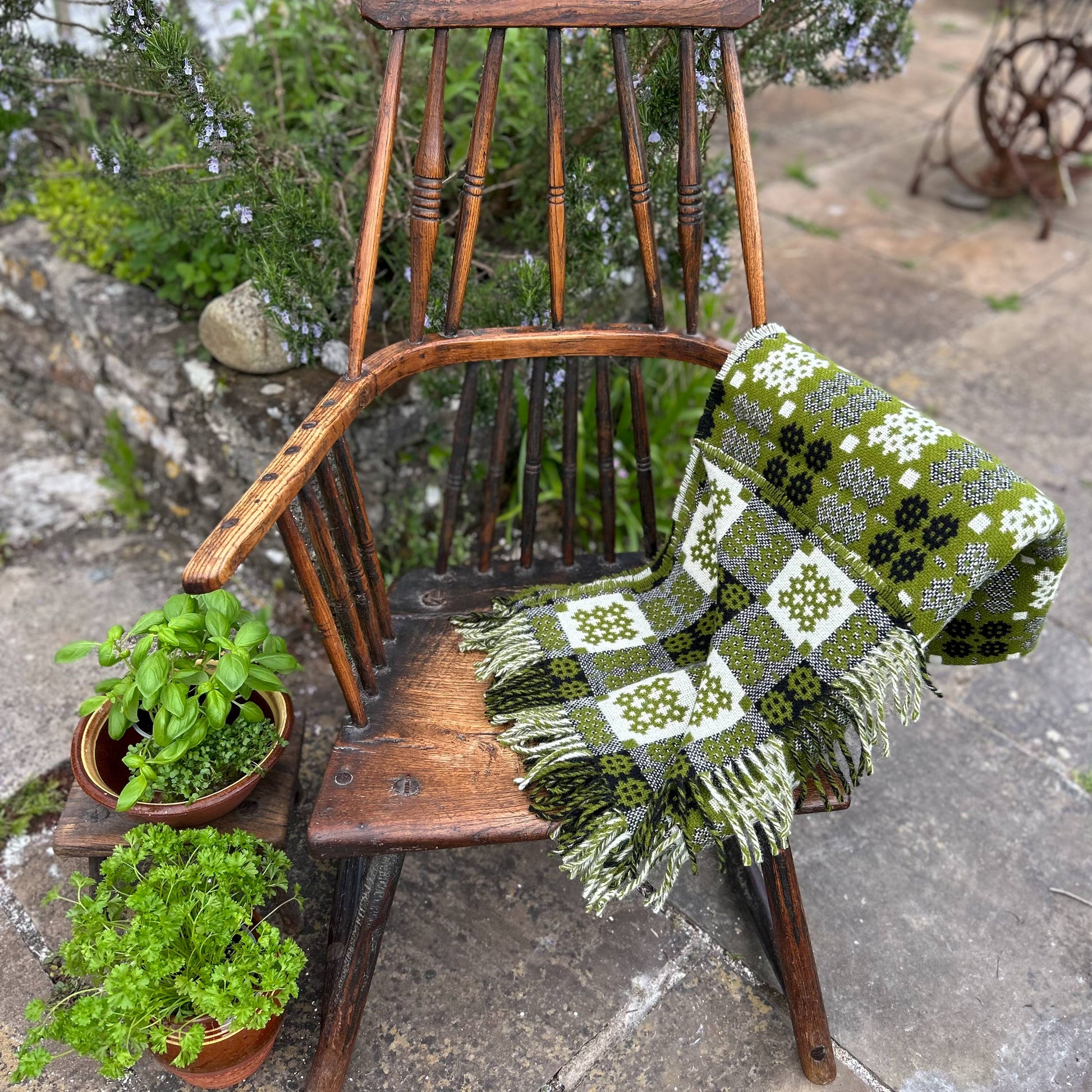 Throw / Blanket - Welsh Tapestry / Carthen Ysgafn - Caernarfon - 100% Wool - Grass Green