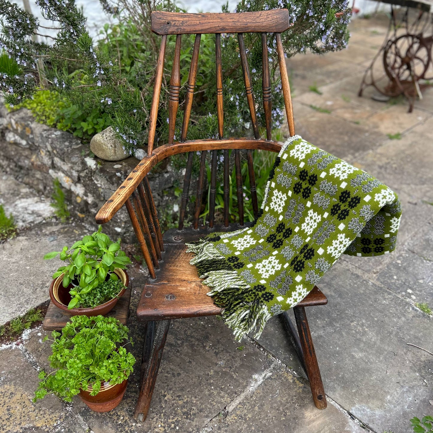 Throw / Blanket - Welsh Tapestry / Carthen Ysgafn - Caernarfon - 100% Wool - Grass Green