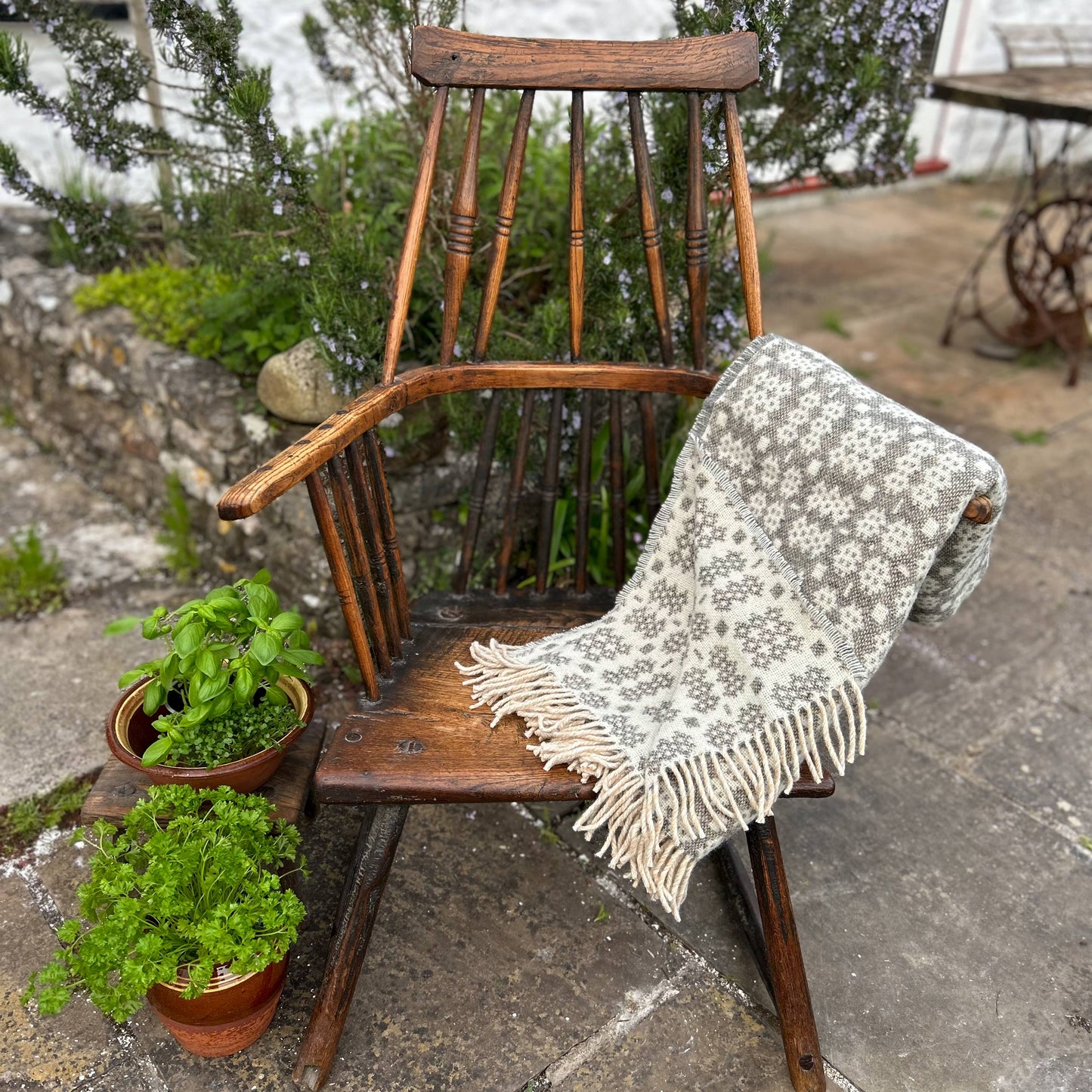 Throw / Blanket - Welsh Tapestry / Carthen Ysgafn - Caernarfon - 100% Wool - Light Grey - Quarry