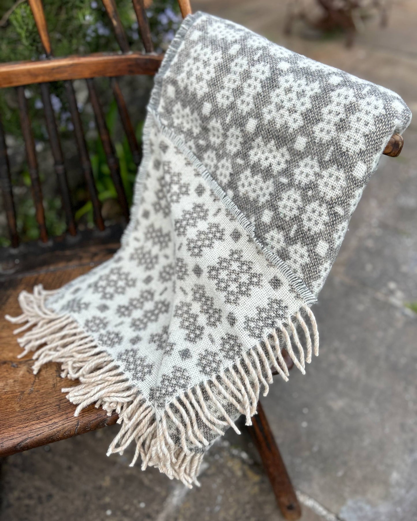 Throw / Blanket - Welsh Tapestry / Carthen Ysgafn - Caernarfon - 100% Wool - Light Grey - Quarry