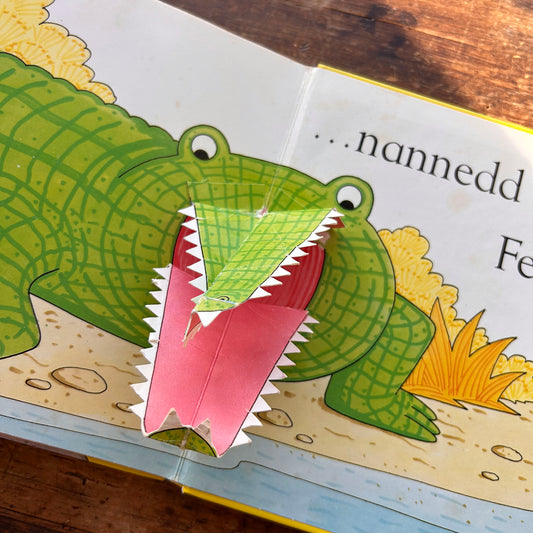 Wna i Ddim Cnoi - Cyffwrdd a Theimlo - Rod Campbell (Preloved)