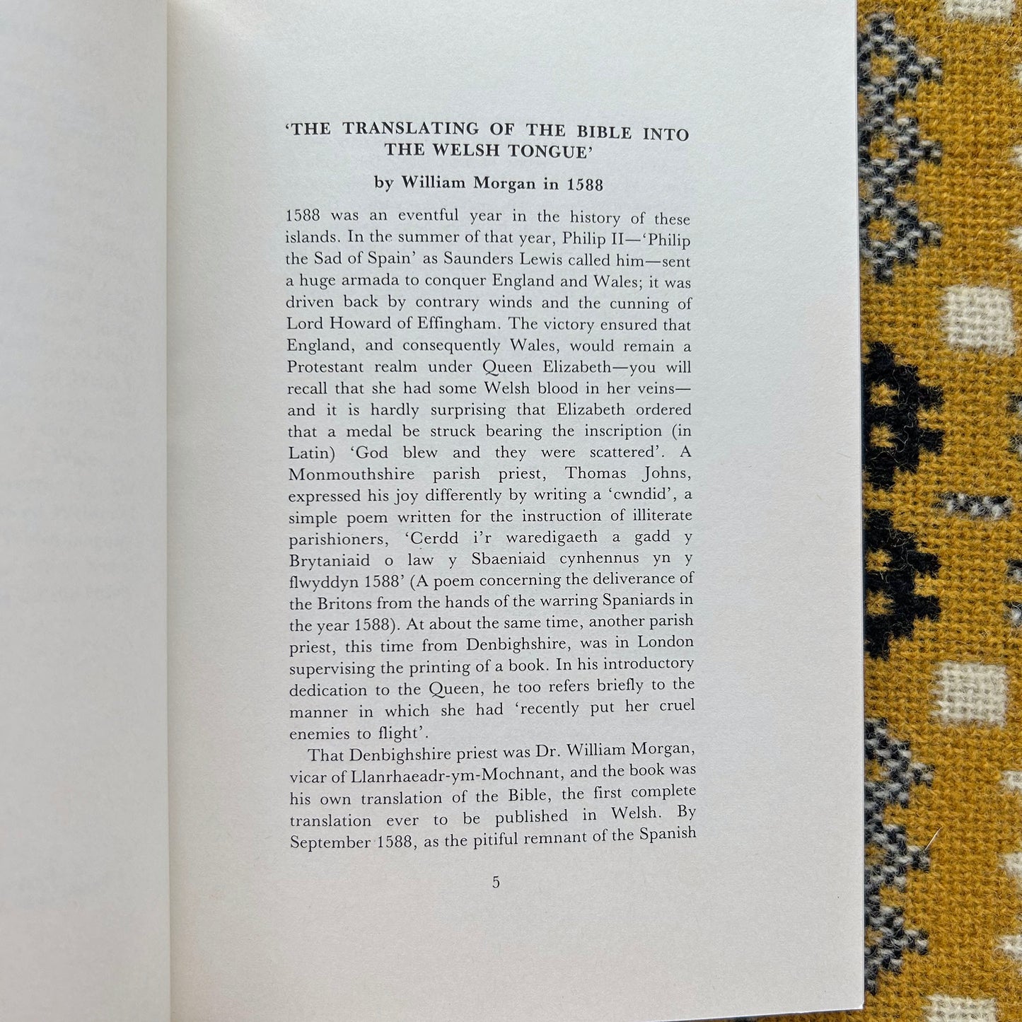Y Beibl a droes i'w bobl draw / The Translating of the Bible into the Welsh Language (Preloved)