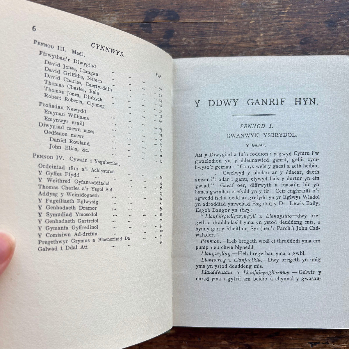 Y Ddwy Ganrif Hyn - Parch R. W. Jones M.A. 1945 (Preloved)