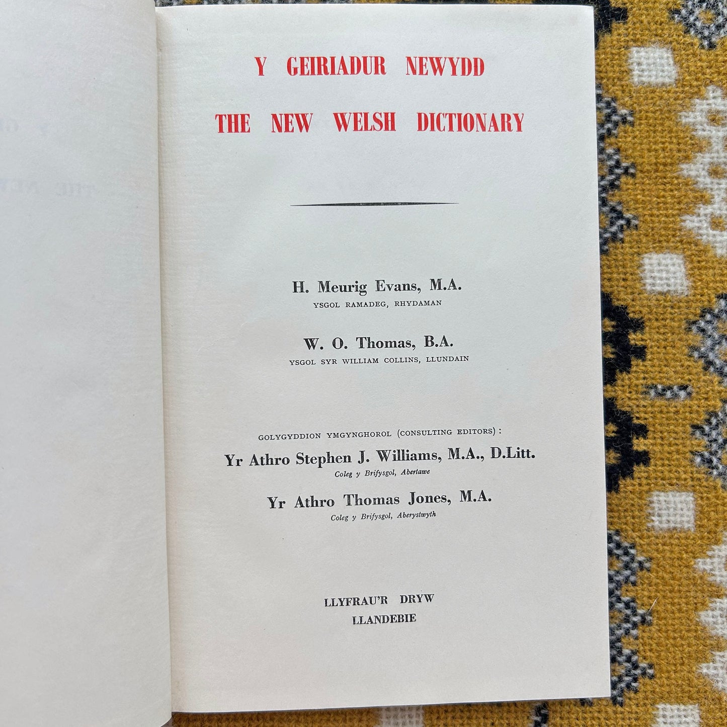 Y Geiriadur Newydd - Vintage Welsh English Dictionary - 1956 (Preloved)