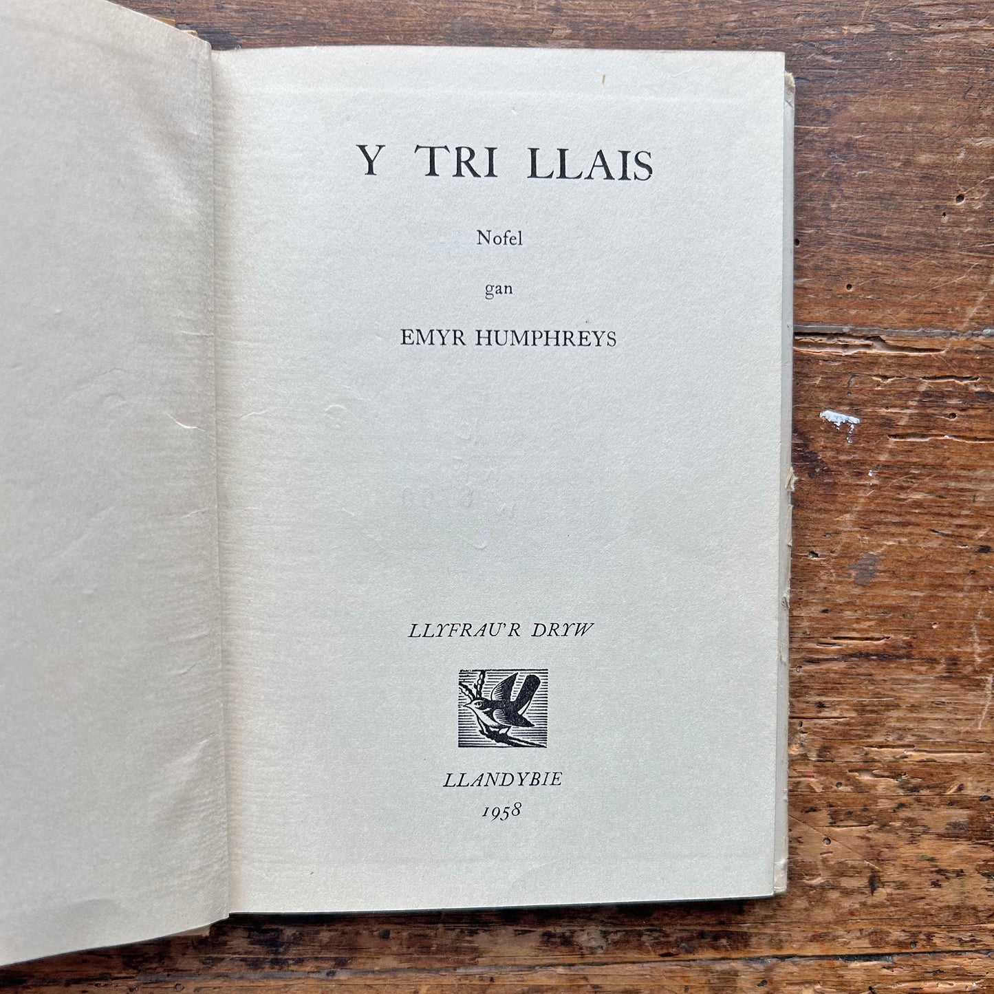 Y Tri Llais - Vintage Welsh Book - 1958 1st ed. (Preloved)