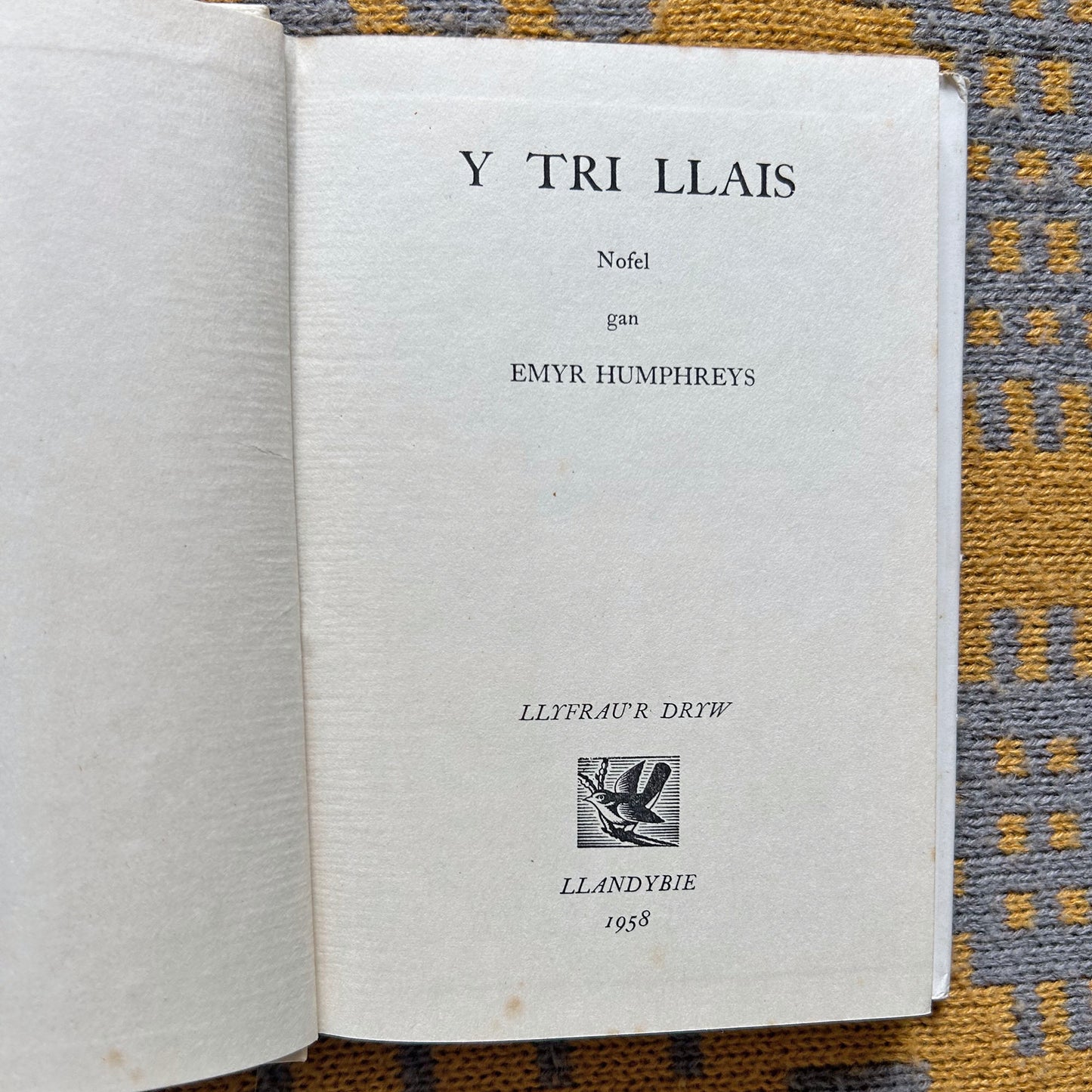 Y Tri Llais - Emyr Humphreys - 1958 1st ed. (Preloved)