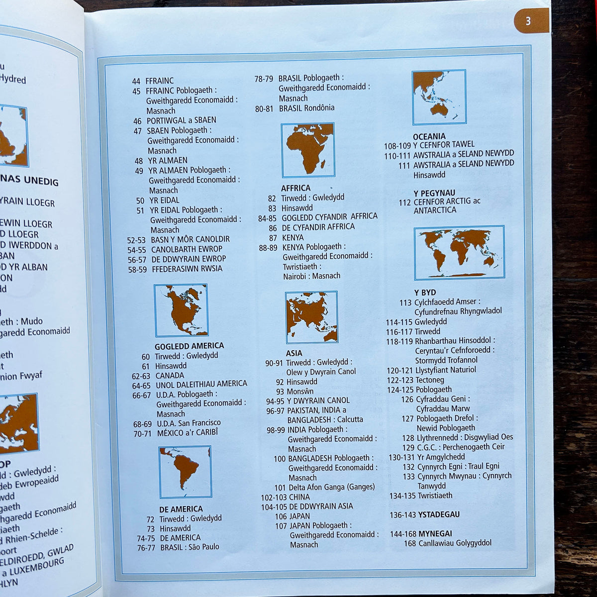 Yr Atlas Cymraeg Newydd - Welsh Atlas 1999 (Preloved)