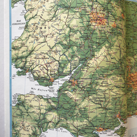 Yr Atlas Cymraeg Newydd - Welsh Atlas 1999 (Preloved)