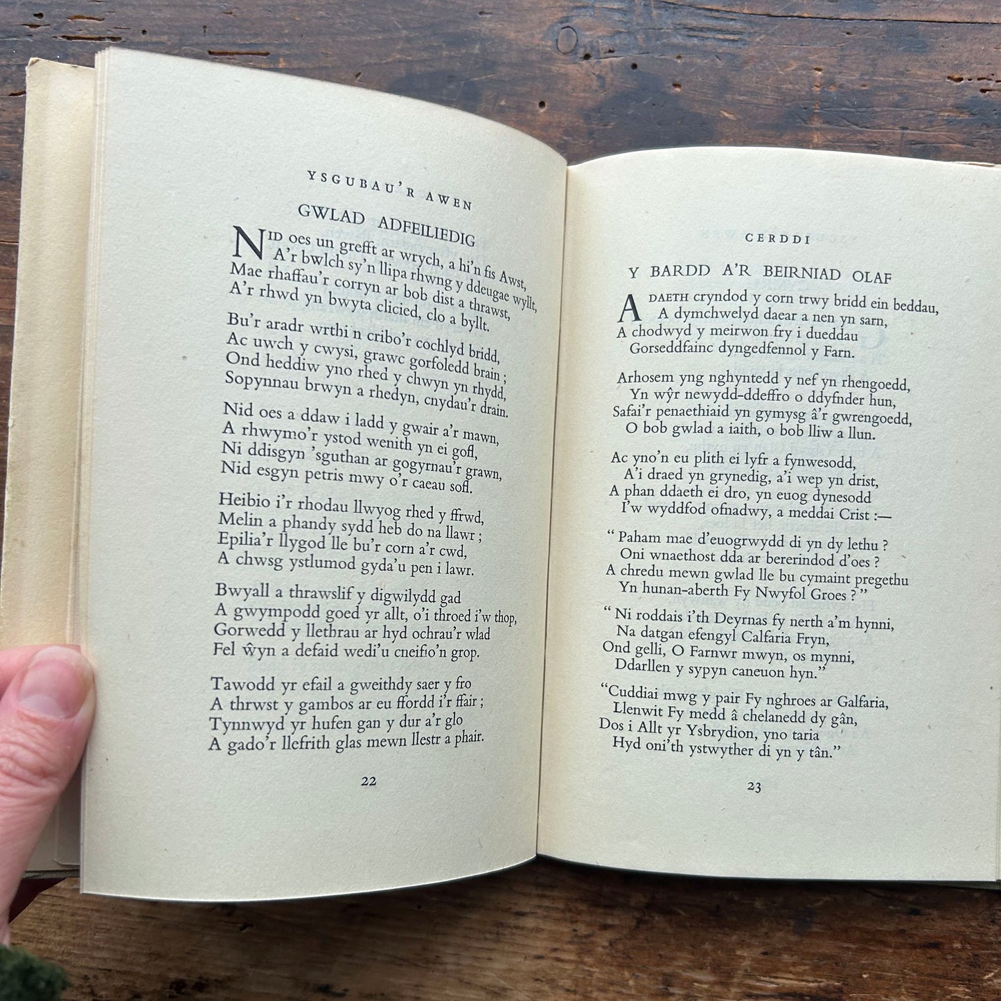 Ysgubau'r Awen - Gwenallt - Poetry 1951 (Preloved)