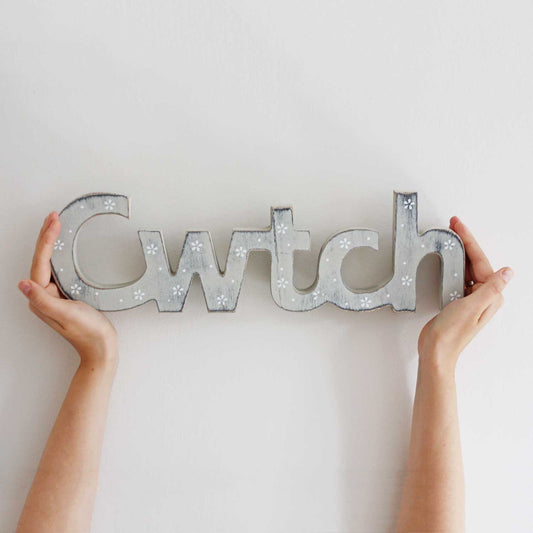 Decoration - Wooden Word - Cwtch / Cuddle