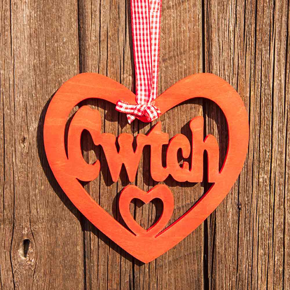 Decoration - Cwtch / Cwtsh - Cuddle - Wooden