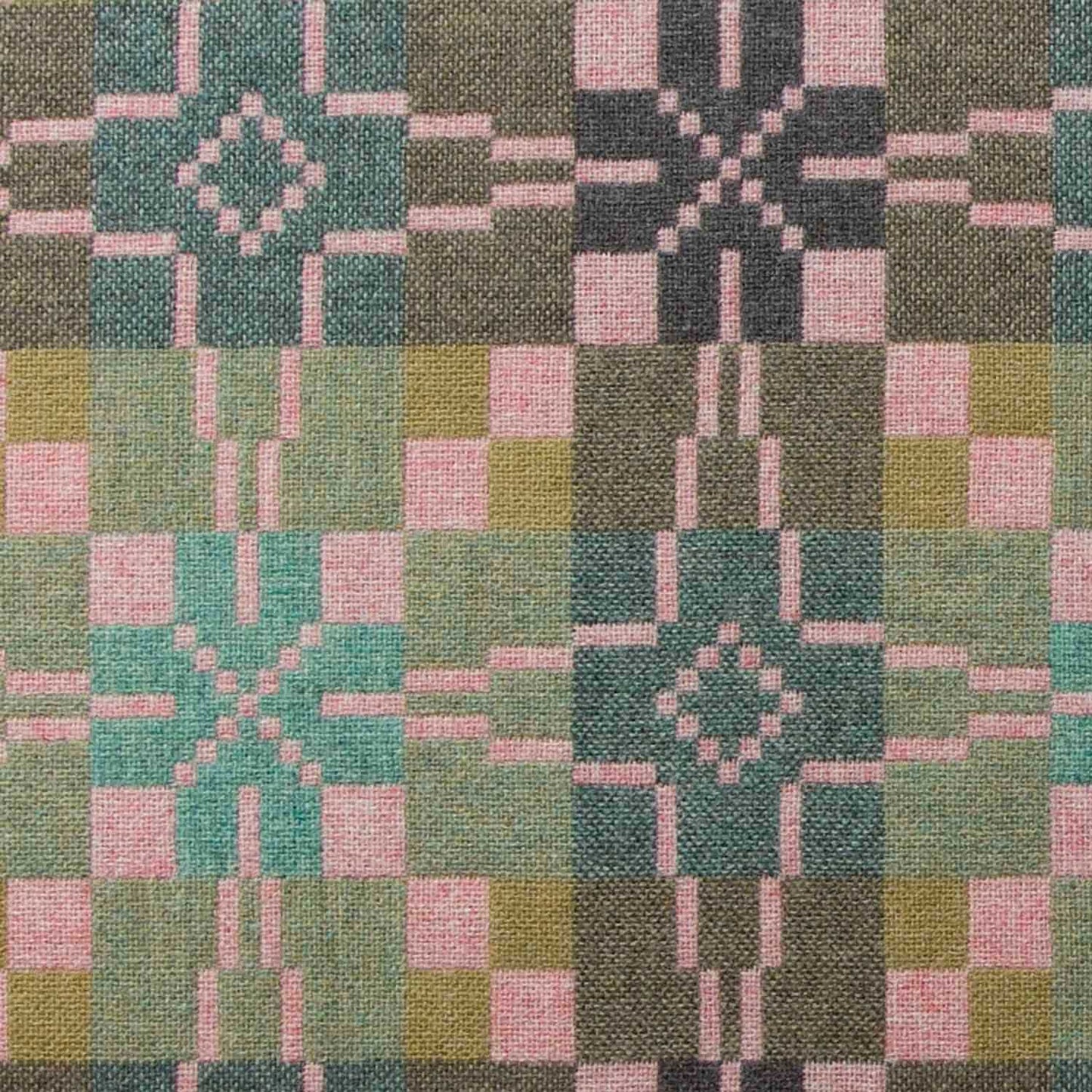 Throw / Blanket - Melin Tregwynt - Vintage Star - Blossom