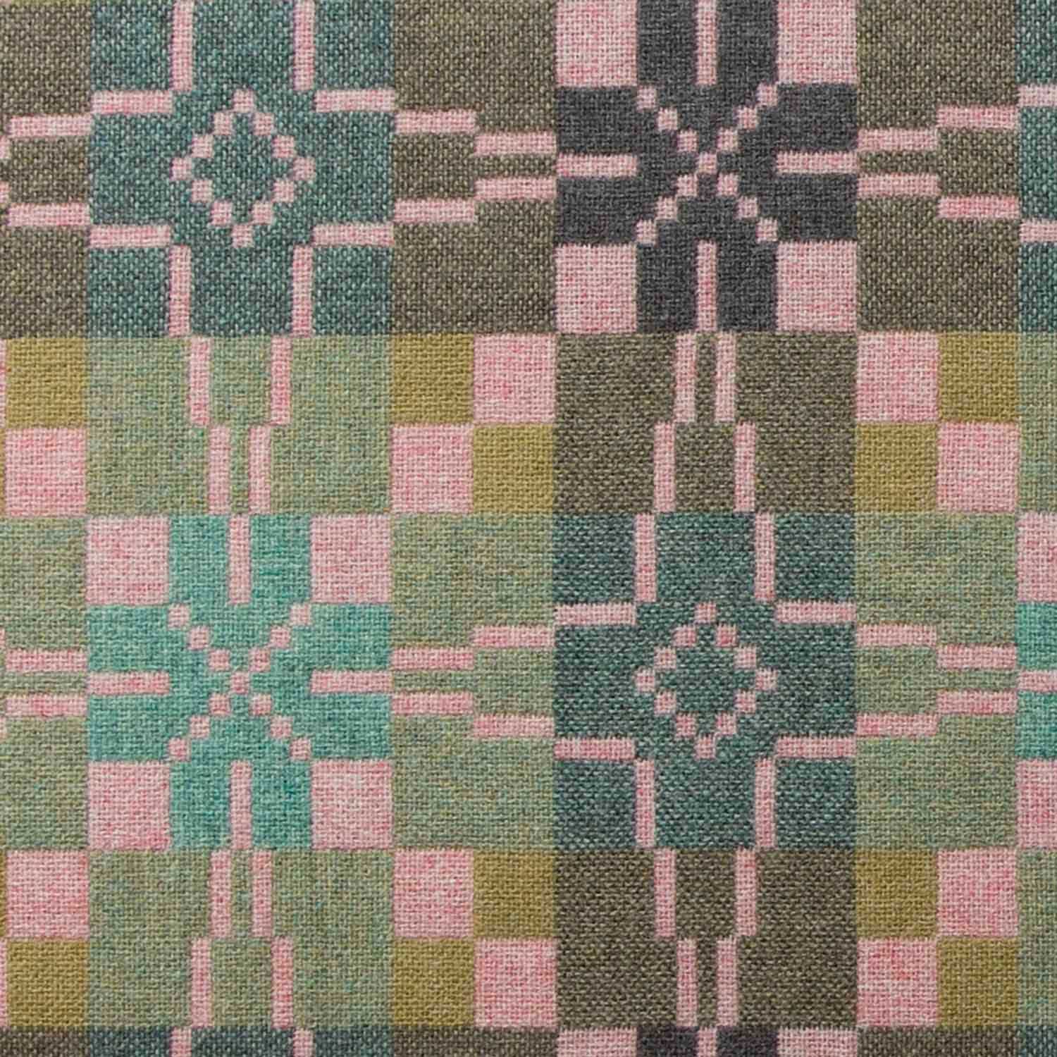 Throw / Blanket - Melin Tregwynt - Vintage Star - Blossom