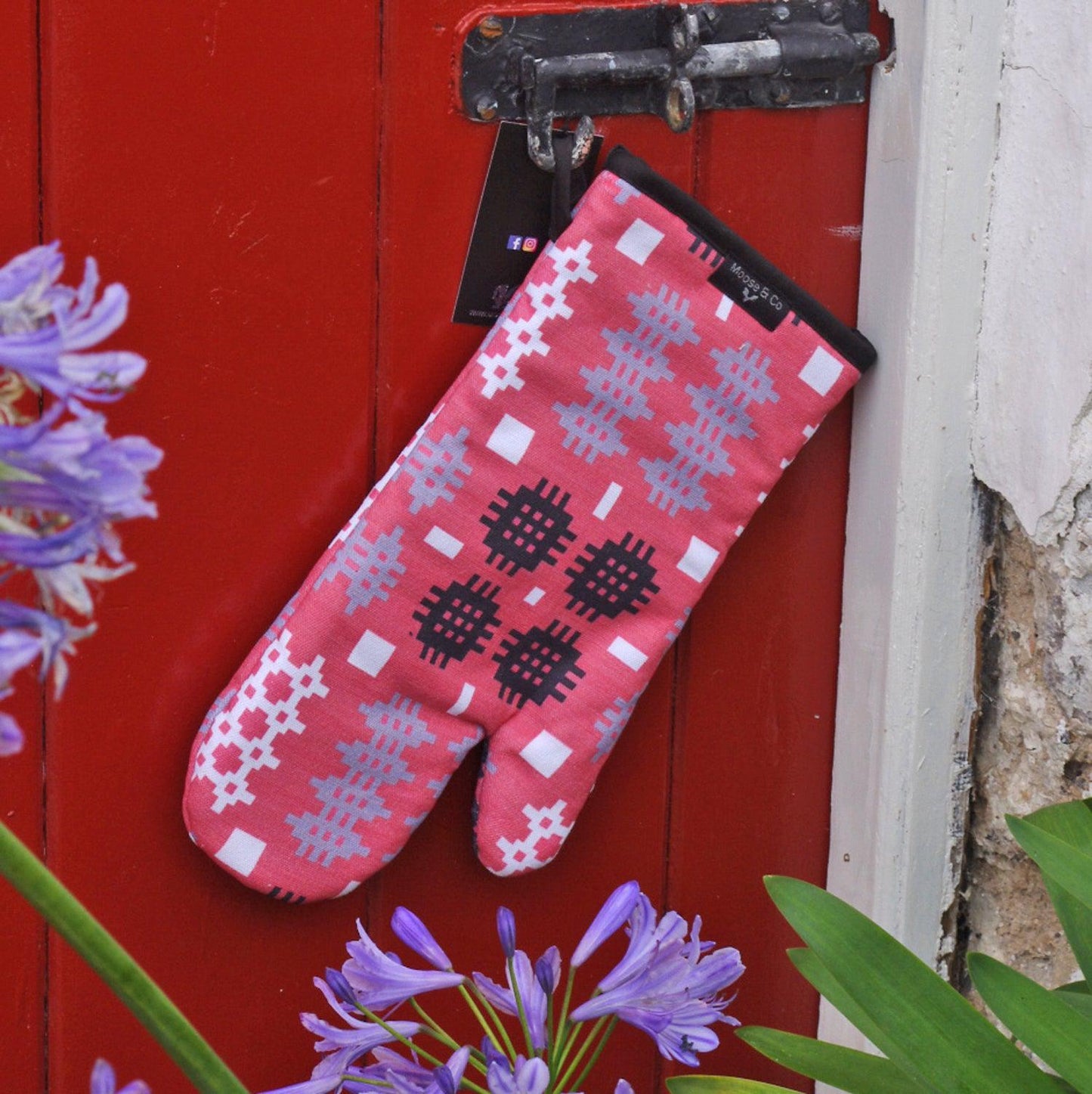Oven Mitt / Glove - Welsh Tapestry Print - Various Colours