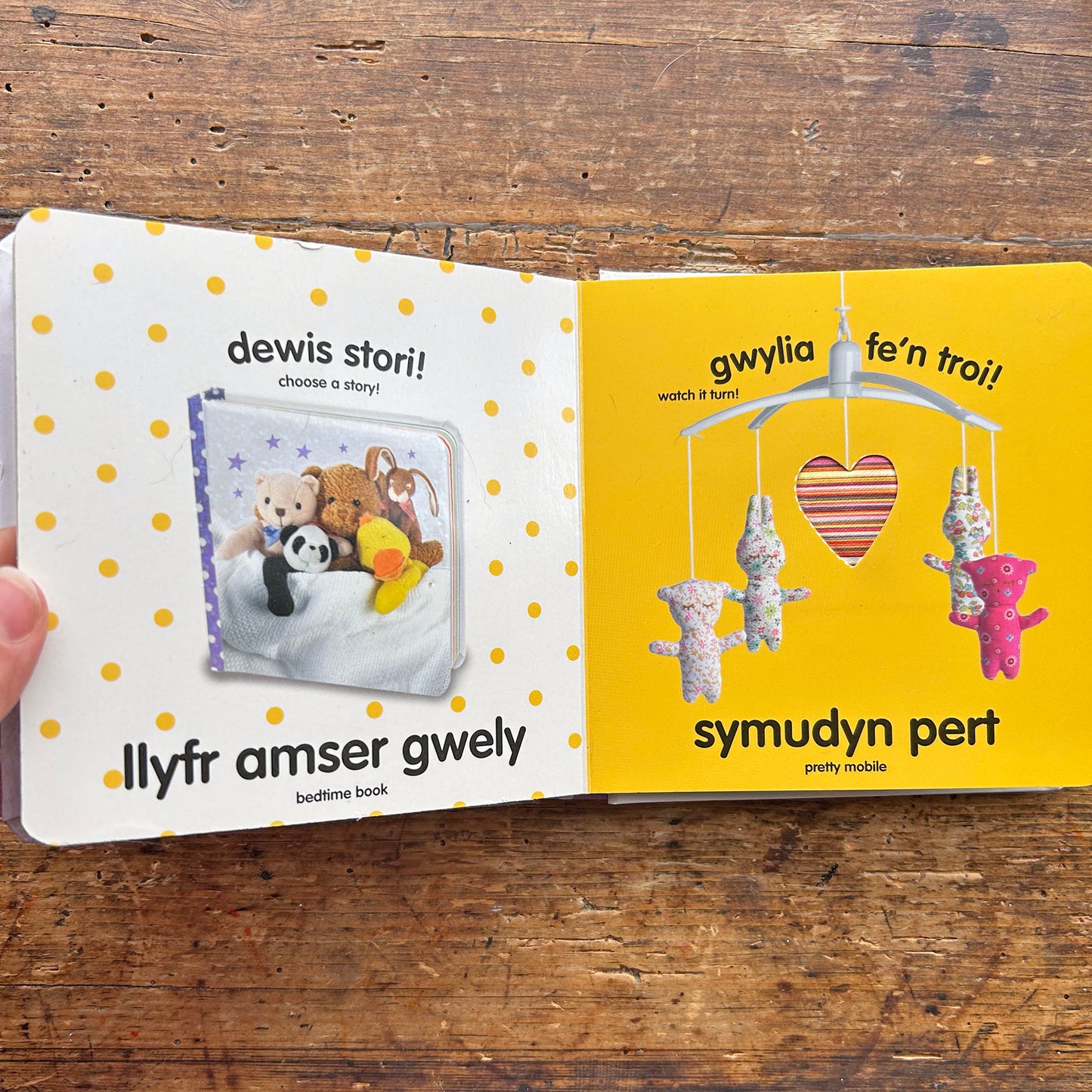 Amser Gwely - Baby Touch and Feel Book (Preloved)