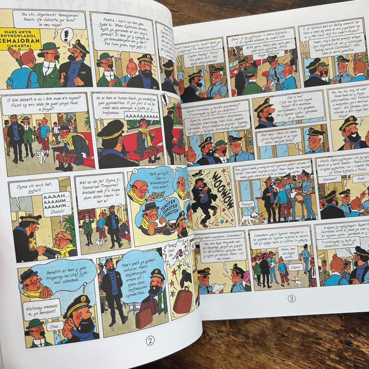 Anturiaethau Tintin - Awyren 714 I Sydney - Signed by Michael Farr (Preloved)