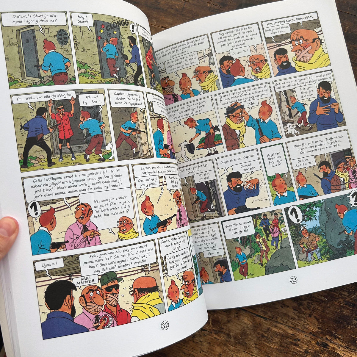 Anturiaethau Tintin - Awyren 714 I Sydney - Signed by Michael Farr (Preloved)
