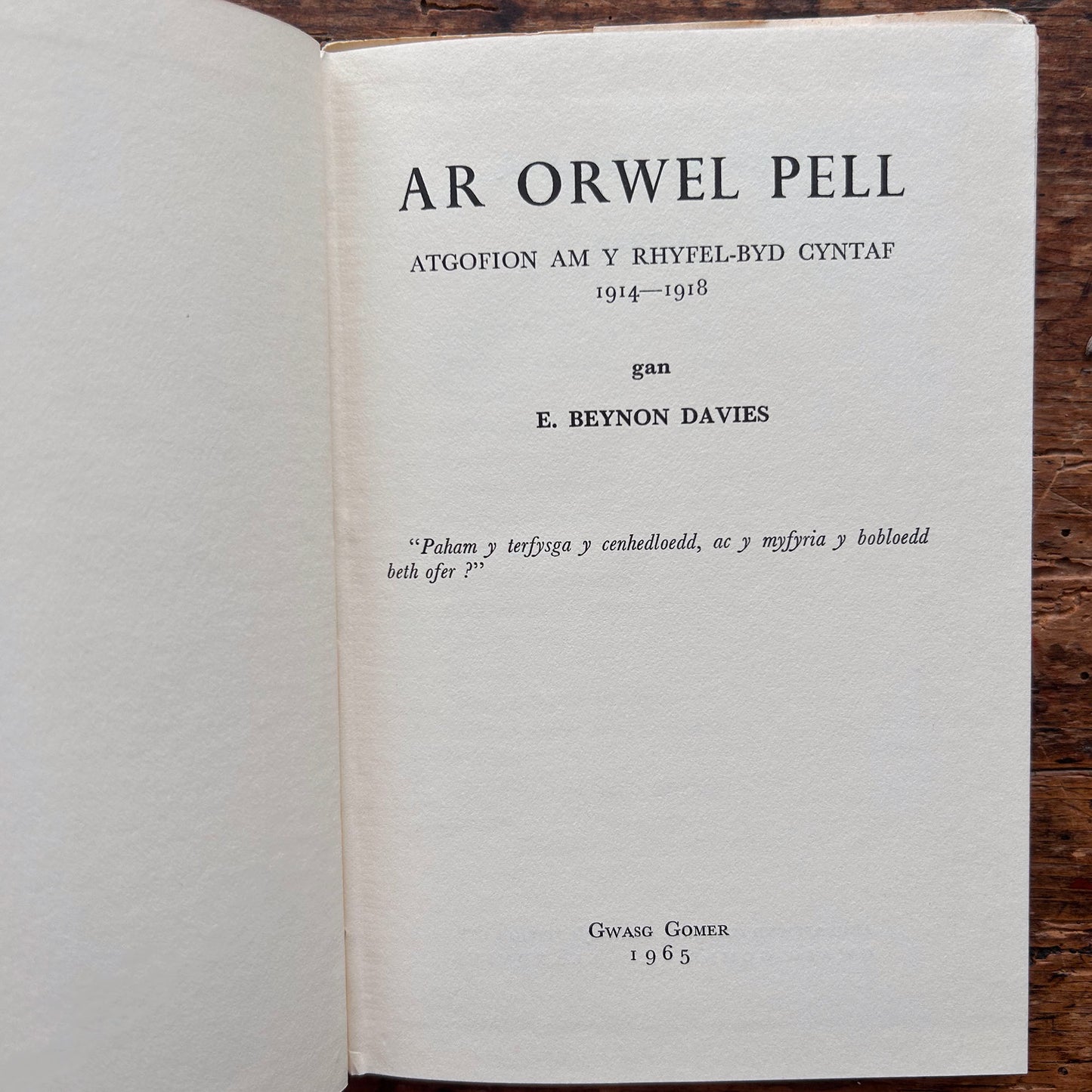 Ar Orwel Pell - 1914-1918 - E. Beynon Davies - 1965 1st edition (Preloved)