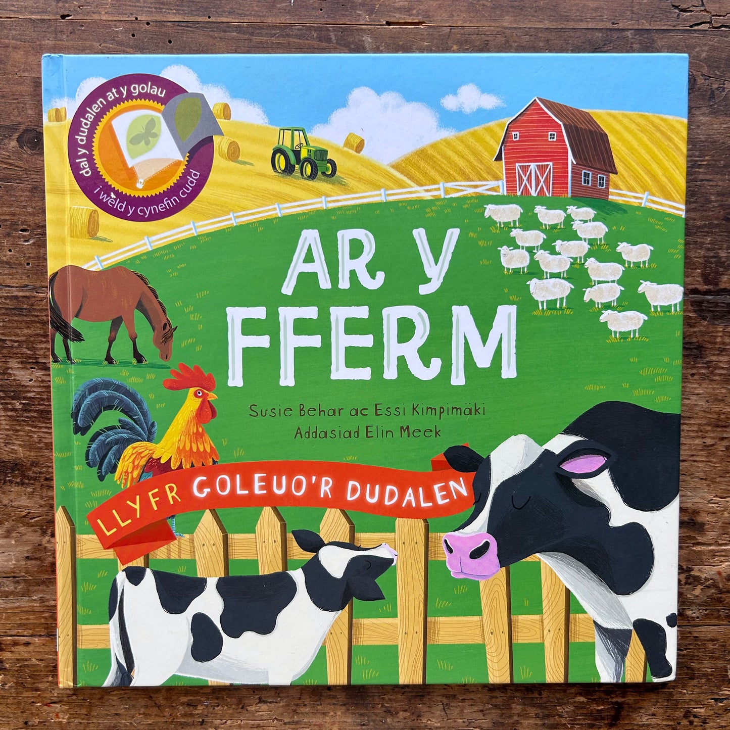 Ar y Fferm - Llyfrau Goleuo'r Dudalen (Preloved)