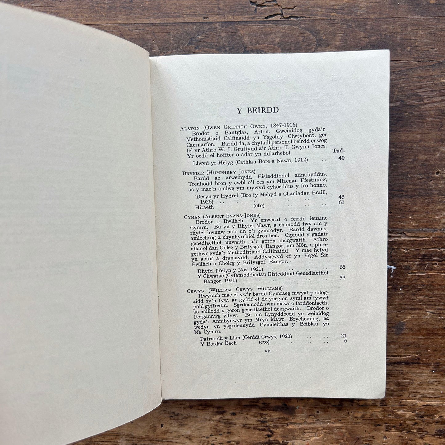 Beirdd Ein Canrif - Llyfr I - Welsh Poetry - 1941 (Preloved)