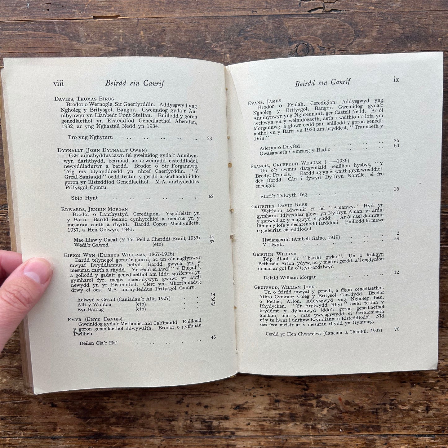 Beirdd Ein Canrif - Llyfr I - Welsh Poetry - 1941 (Preloved)