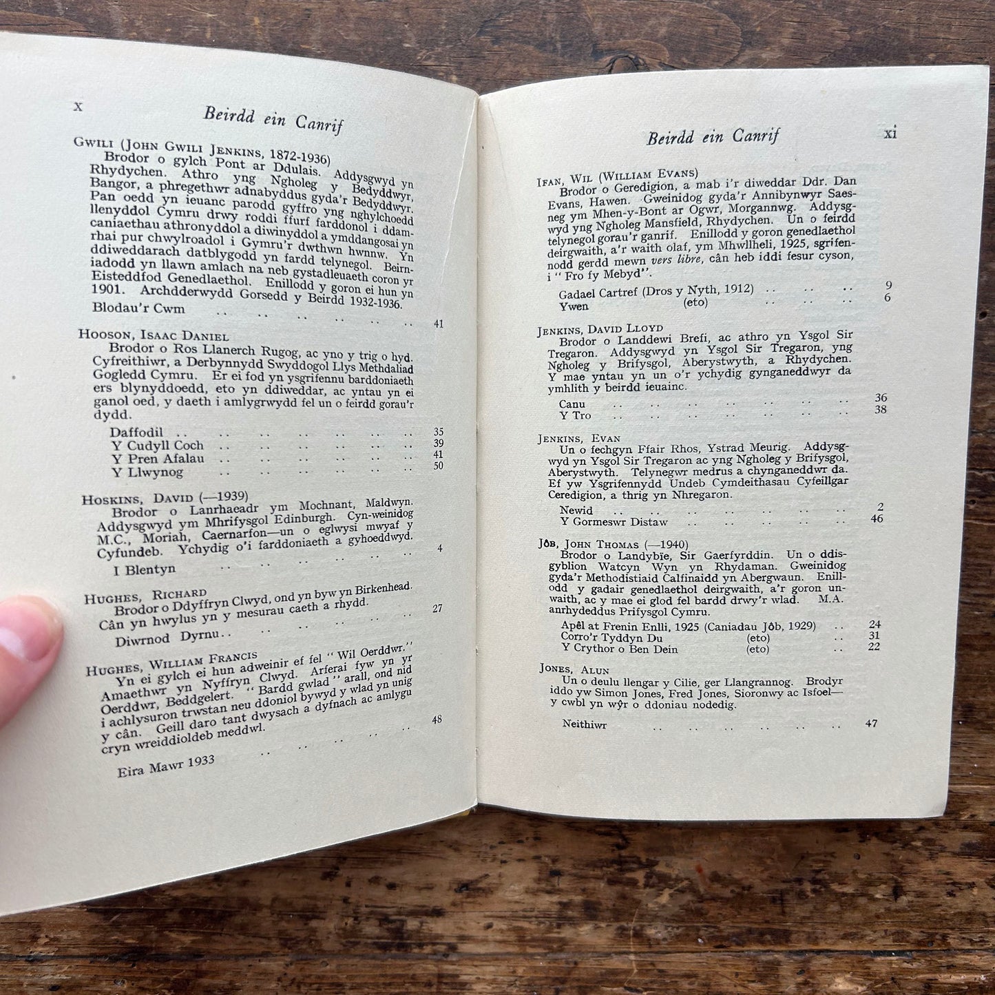 Beirdd Ein Canrif - Llyfr I - Welsh Poetry - 1941 (Preloved)