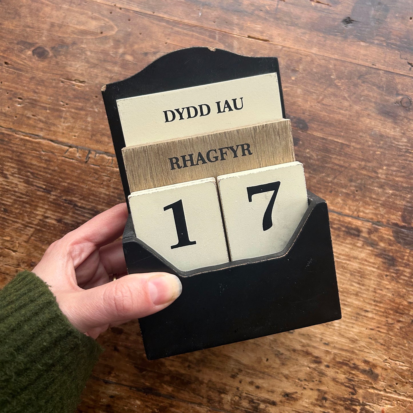 Calendar - Wooden Desk - Welsh Dates (Preloved)