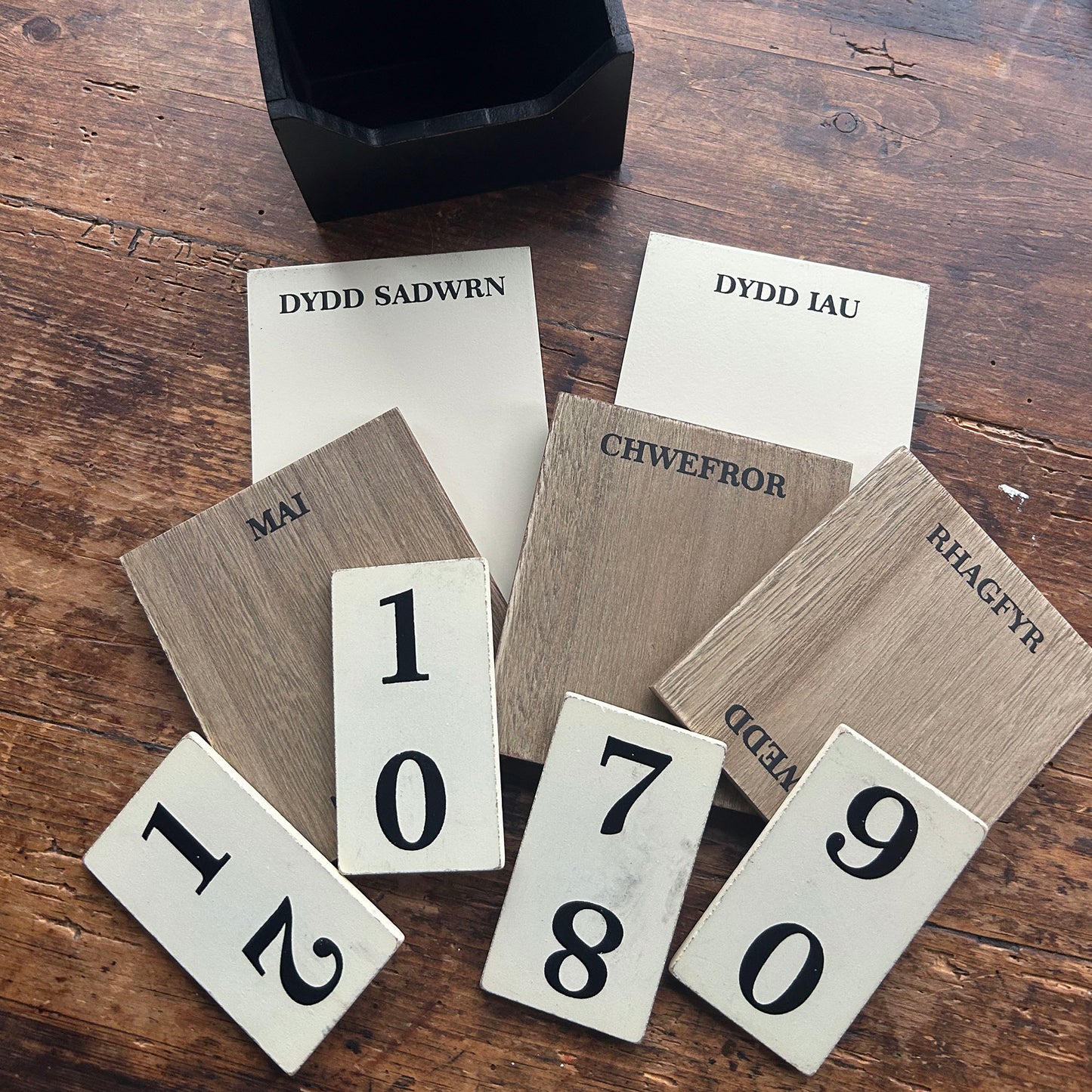 Calendar - Wooden Desk - Welsh Dates (Preloved)