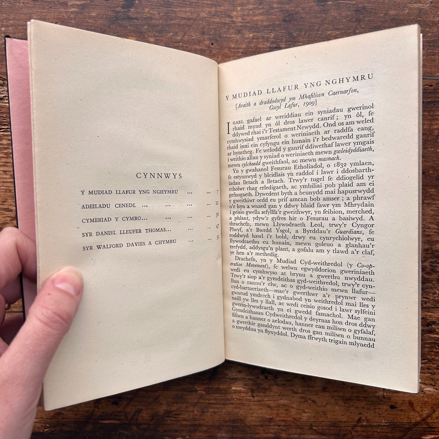 Cerrig Milltir - Thomas Jones - 1942 (Preloved)