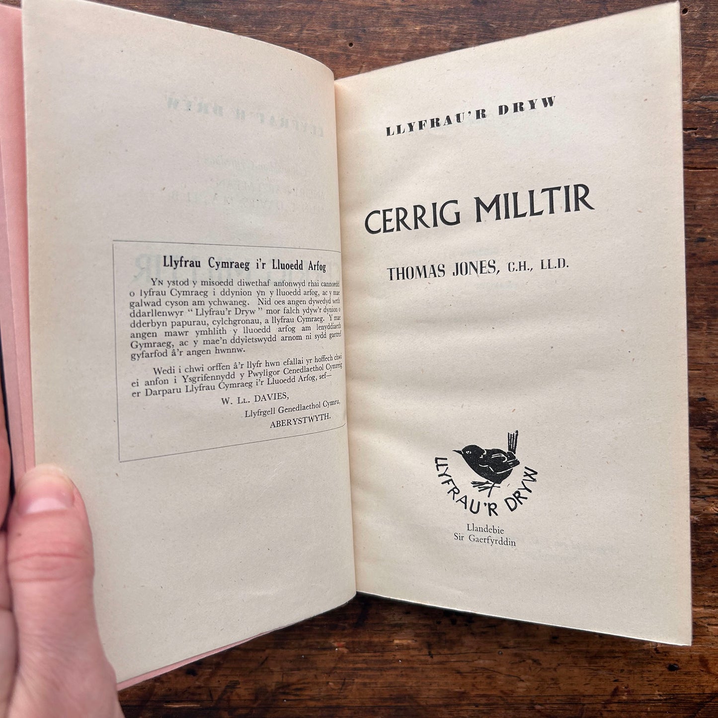 Cerrig Milltir - Thomas Jones - 1942 (Preloved)