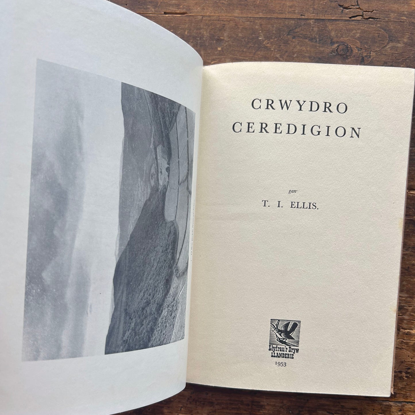 Crwydro Ceredigion - J. J. Ellis (Preloved)