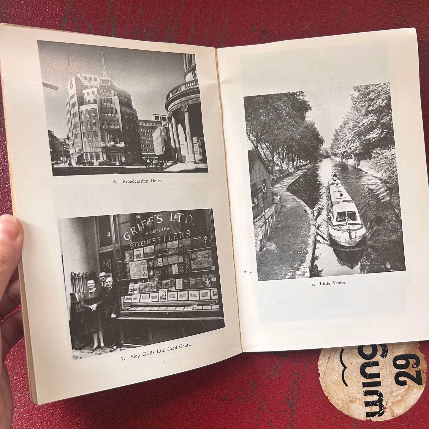 Crwydro Llundain - Wandering / Touring London - 1977 (Preloved)