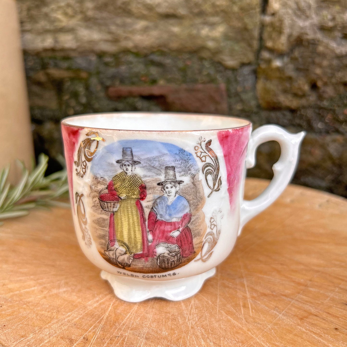 Jwg Cregyn - Gwisgoedd Cymreig - Parti Nyddu Cymru - Cofrodd Hynafol (Wedi'i Ail-law)