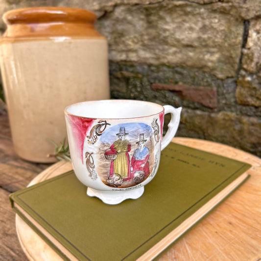 Jwg Cregyn - Gwisgoedd Cymreig - Parti Nyddu Cymru - Cofrodd Hynafol (Wedi'i Ail-law)