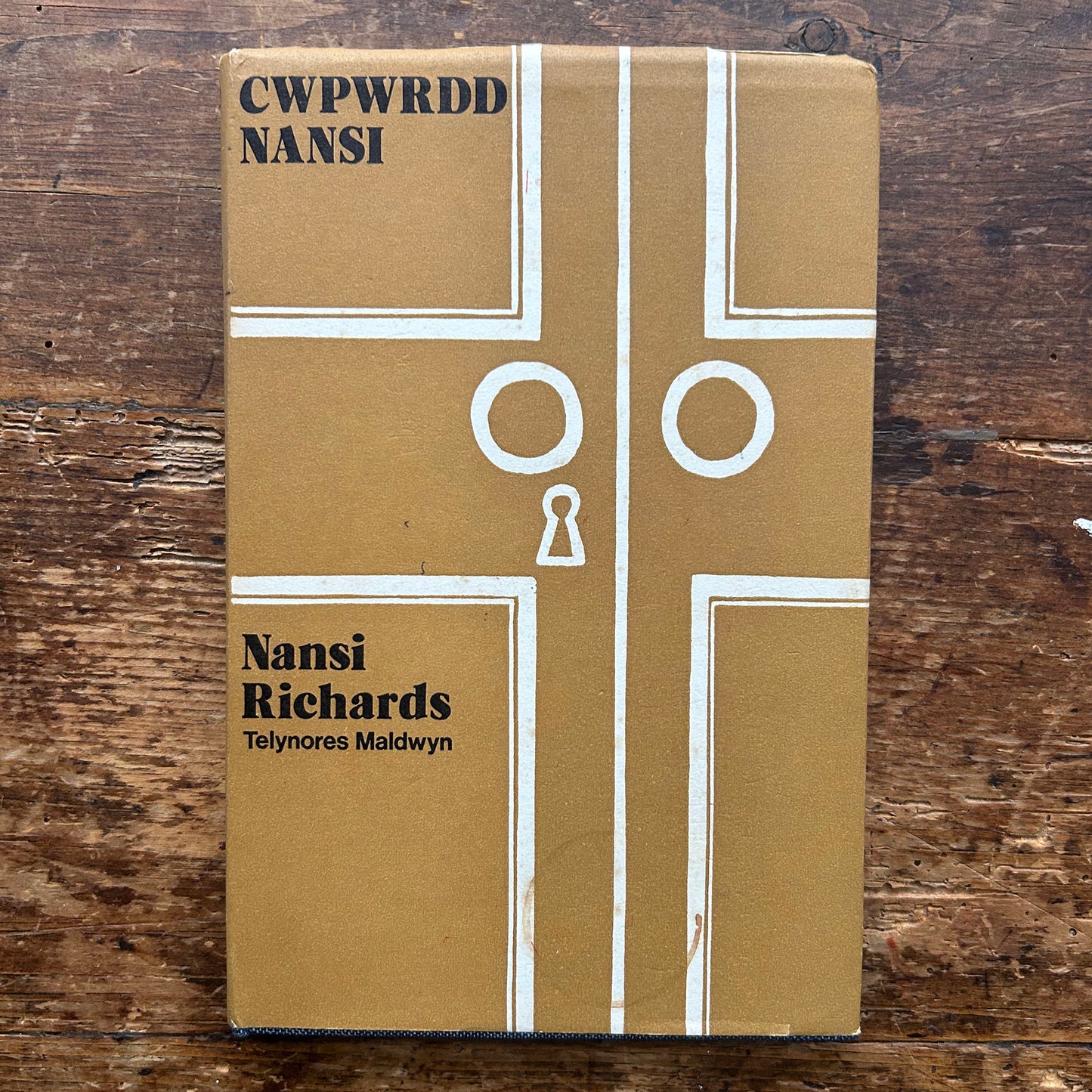 Cwpwrdd Nansi - Nansi Richards / Telynores Maldwyn (Preloved)