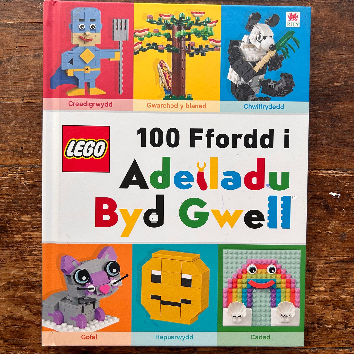 Cyfres Lego: Lego 100 Ffordd i Adeiladu Byd Gwell (Preloved)