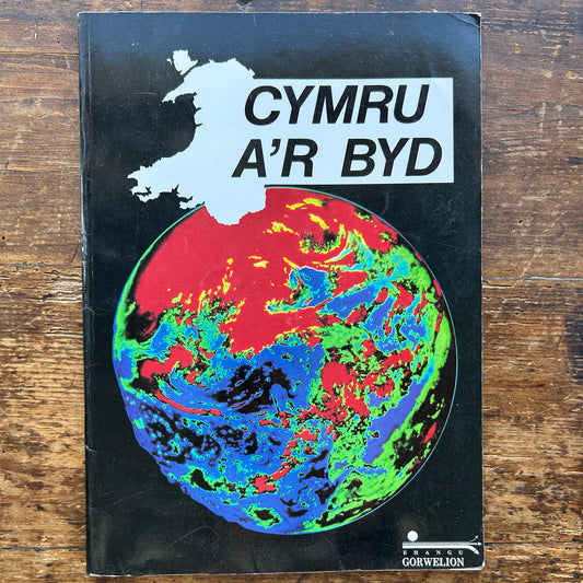 Cymru a'r Byd - Wales and The World - Vintage (Preloved)