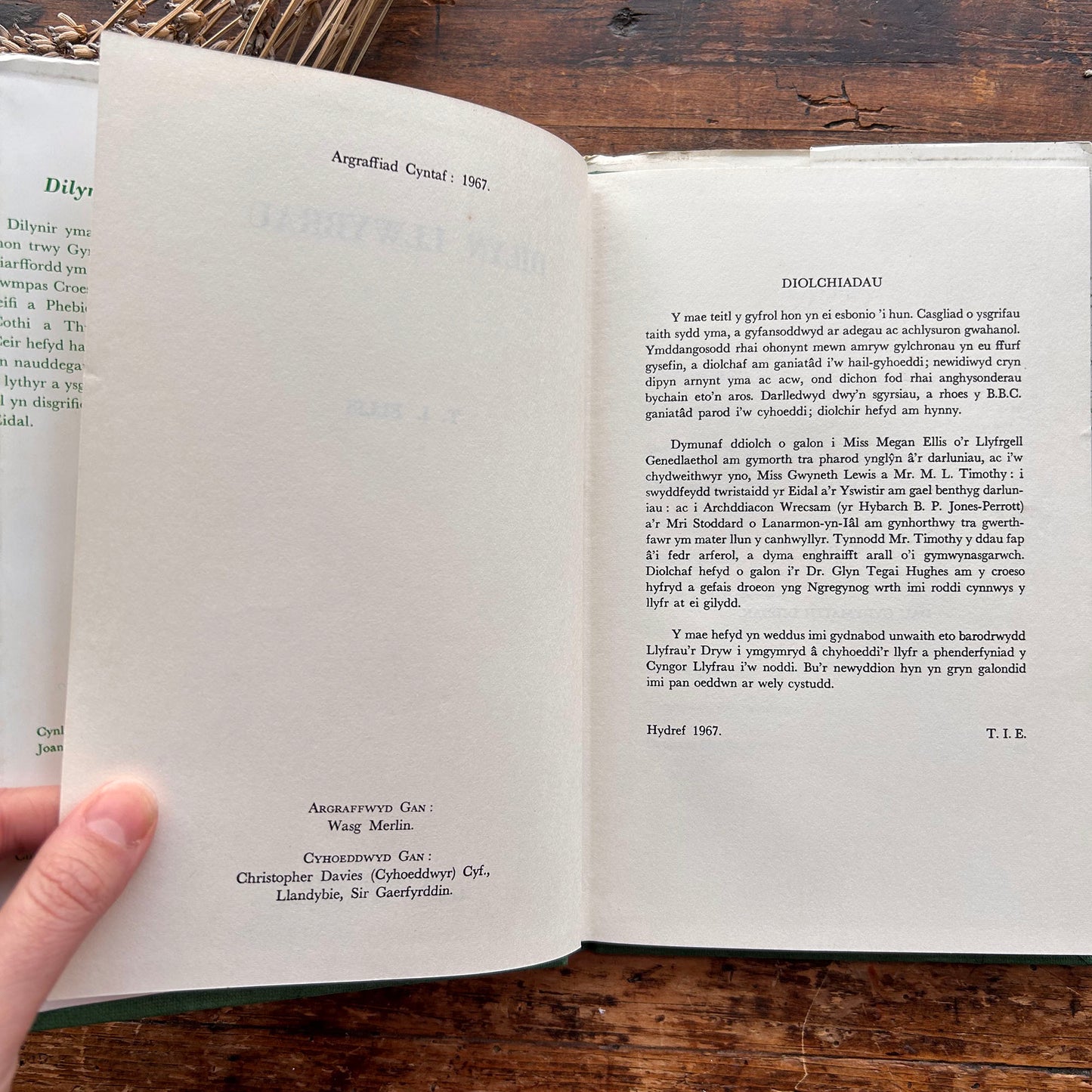 Dilyn Llwybrau - T. I. Ellis - 1967 (Preloved)