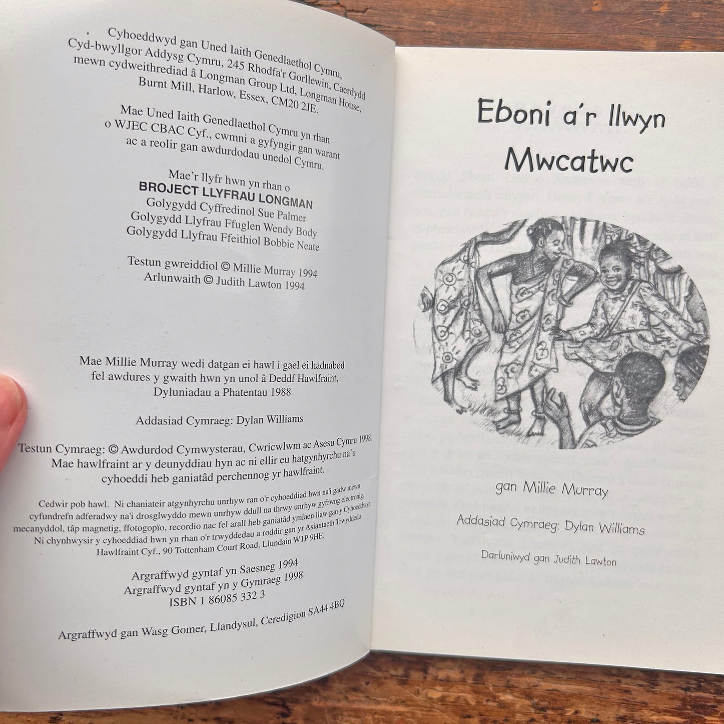 Eboni a'r Llwyn Mwcatwc - 1998 (Preloved)