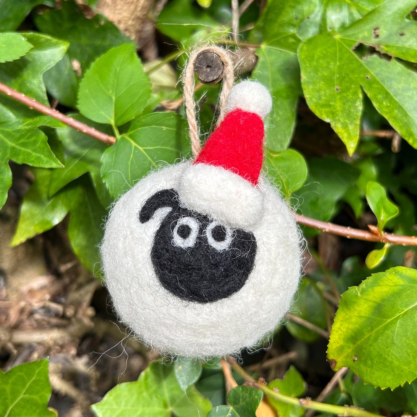 Bauble - Felted Needle Wlân - Defaid Siôn Corn Cymreig