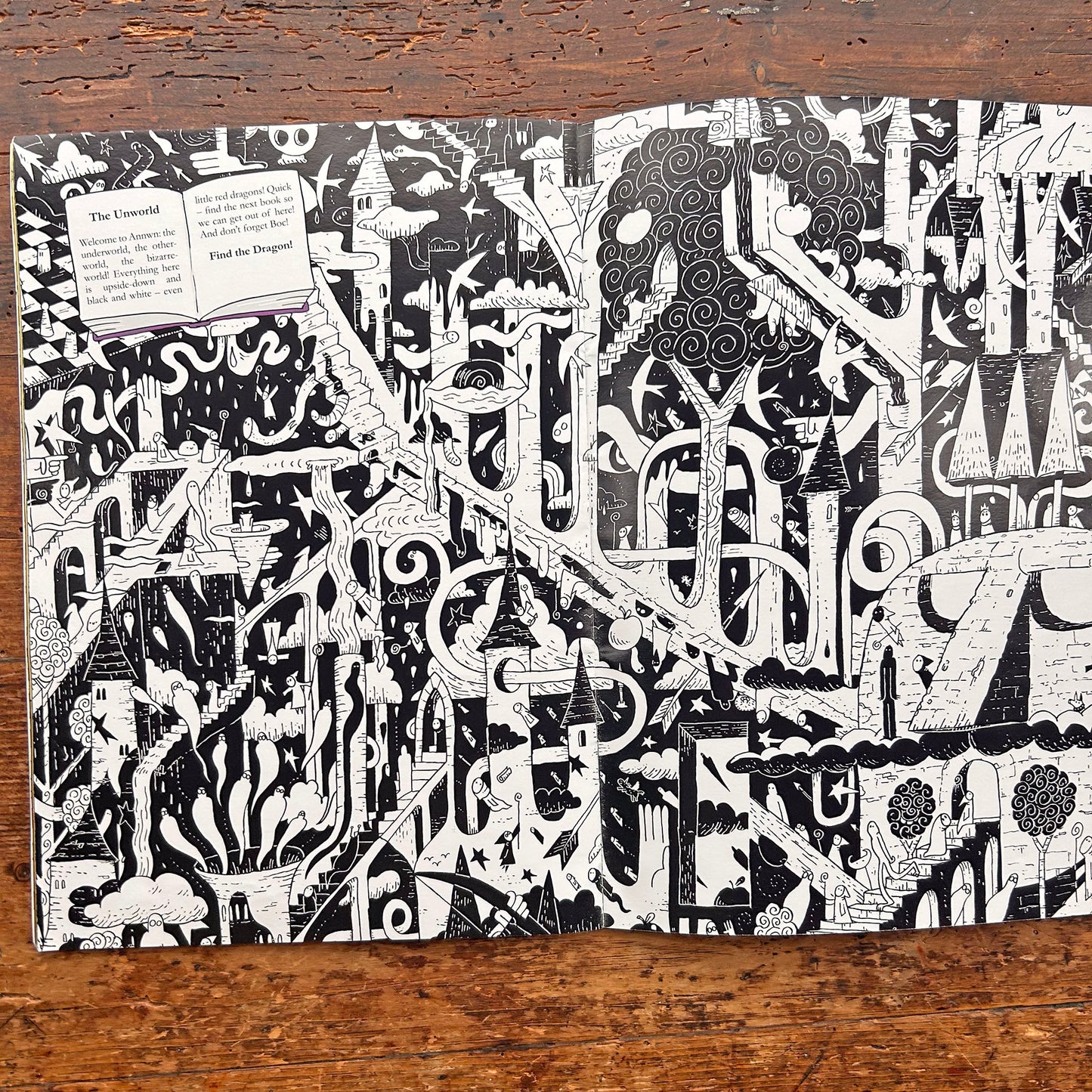 Dewch o hyd i'r Ddraig! - Ar Goll Mewn Chwedlau Cymreig - Huw Aaron