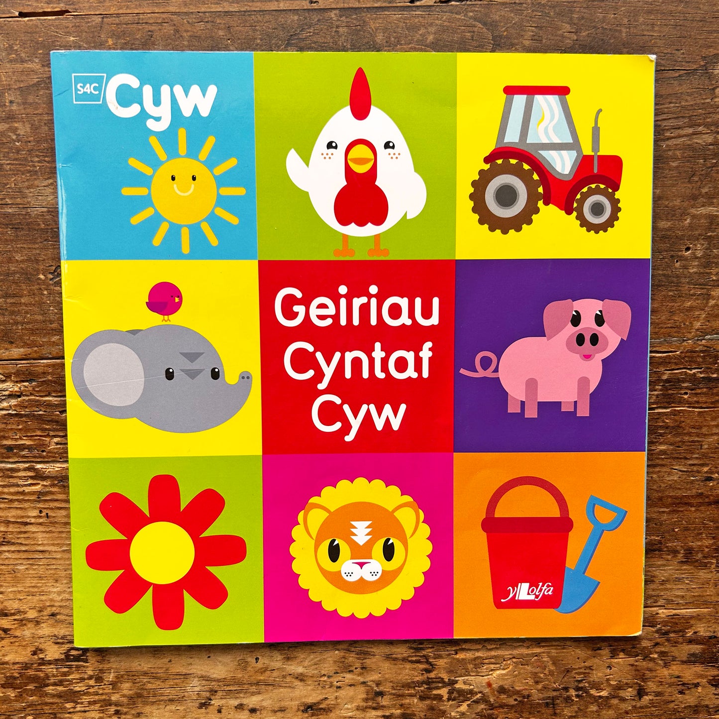 Geiriau Cyntaf Cyw (Preloved)