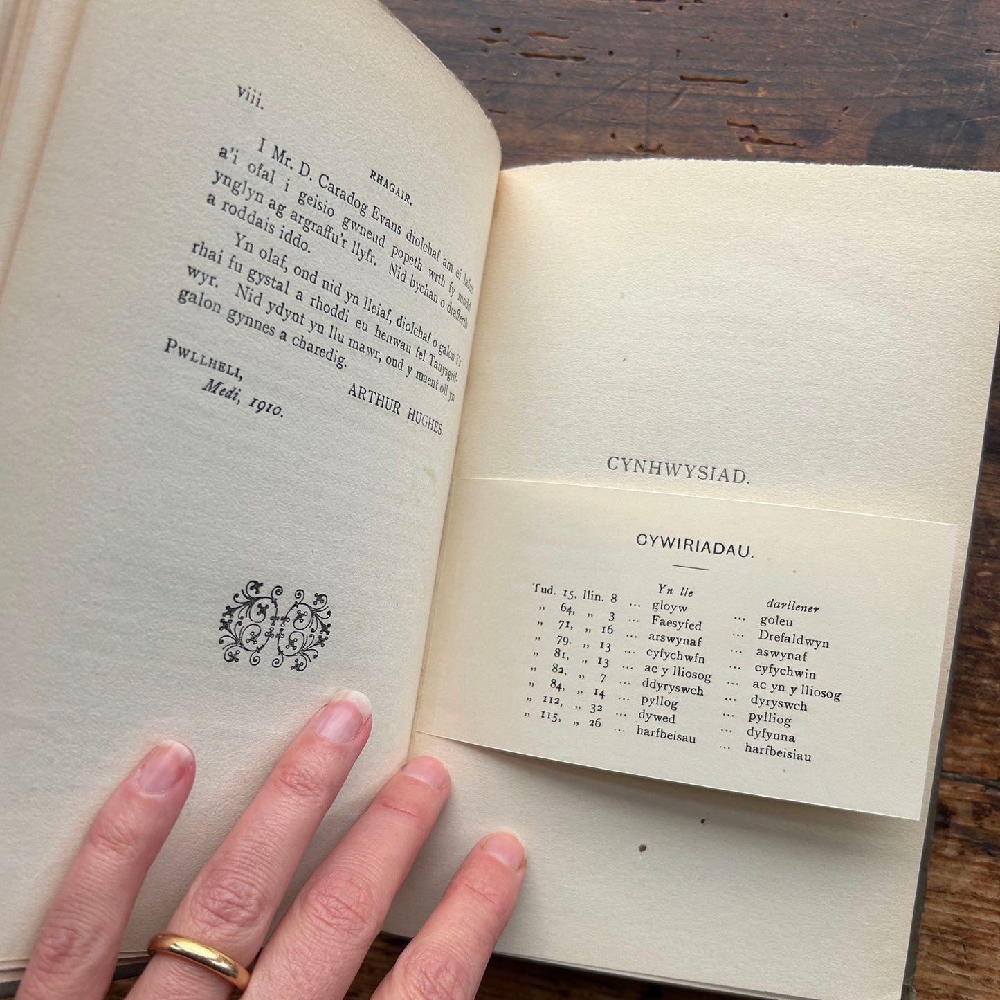Gemau'r Gogynfeirdd - Medieval Welsh Poetry - Arthur Hughes 1910 (Preloved)