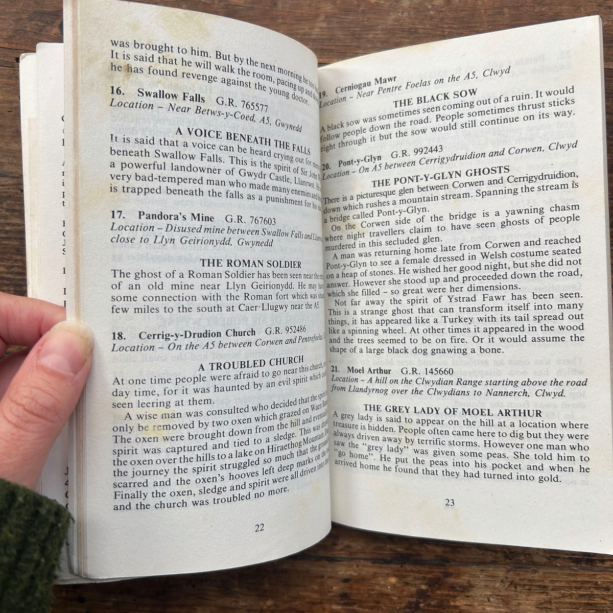 Ghosts of Wales - A Travellers' Pocket Guide - Chris Barber 1979 (Preloved)