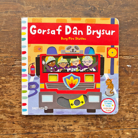 Gorsaf Dân Brysur: Busy Fire Station - Push, Pull and Turn (Preloved)