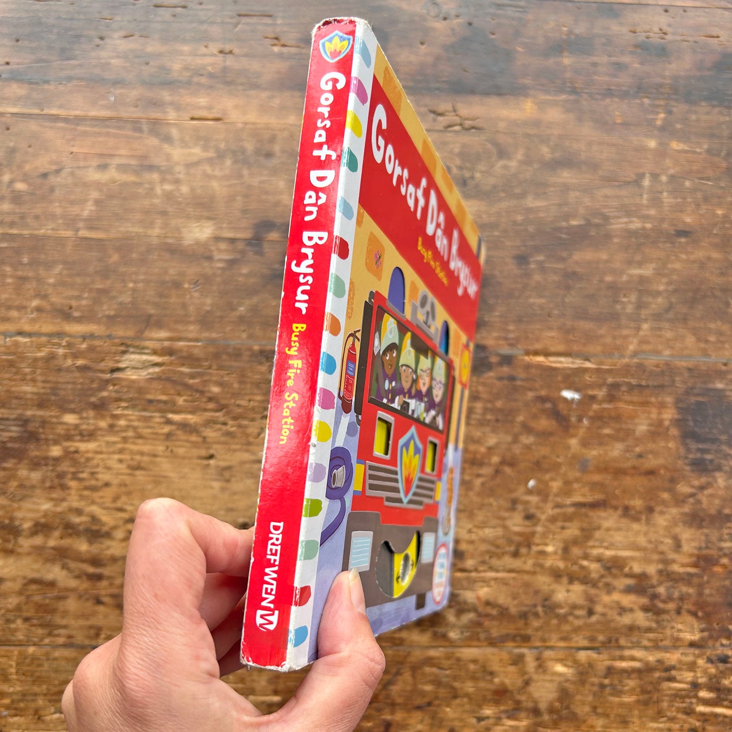 Gorsaf Dân Brysur: Busy Fire Station - Push, Pull and Turn (Preloved)
