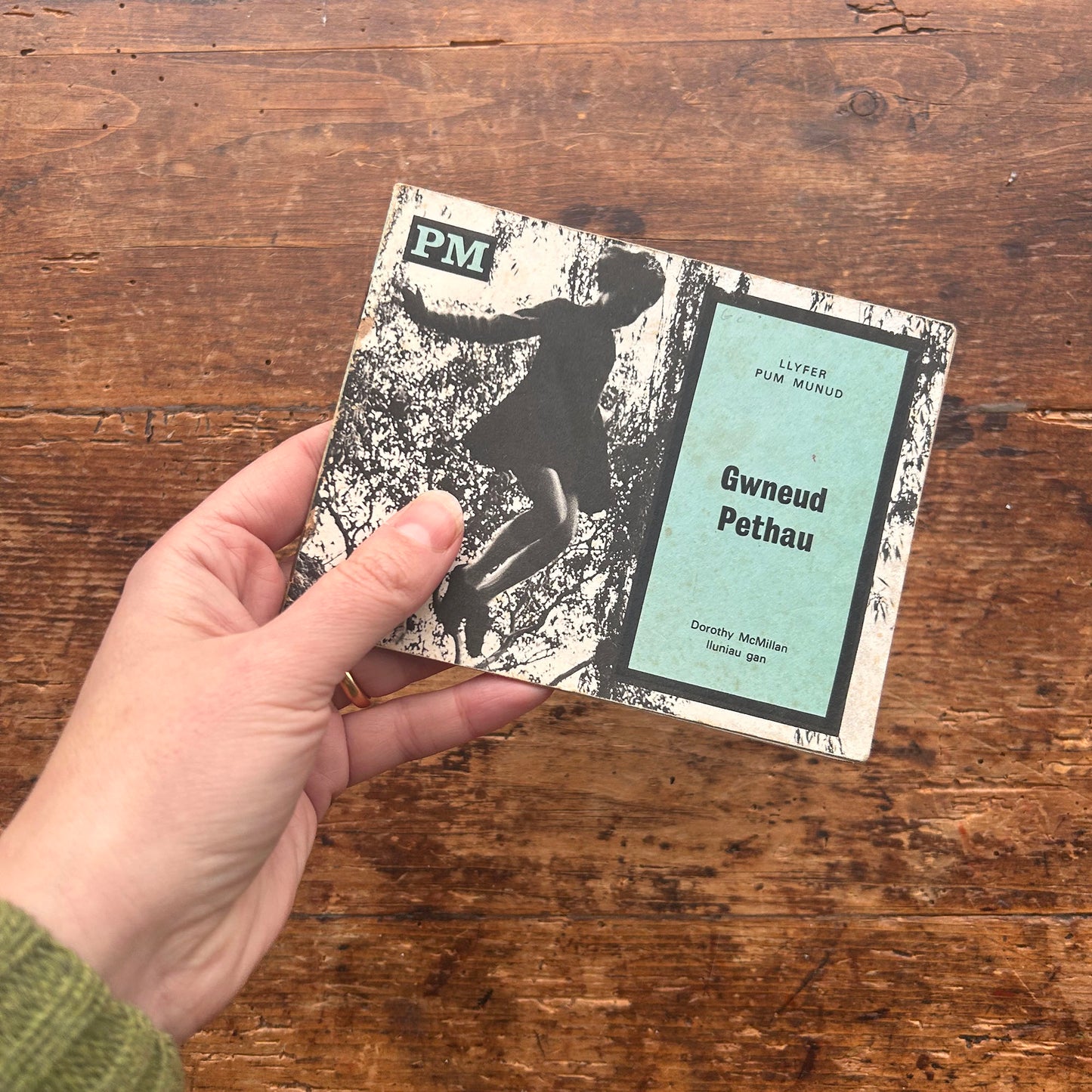 Gwneud Pethau - Dorothy McMillan - 1973 (Preloved)