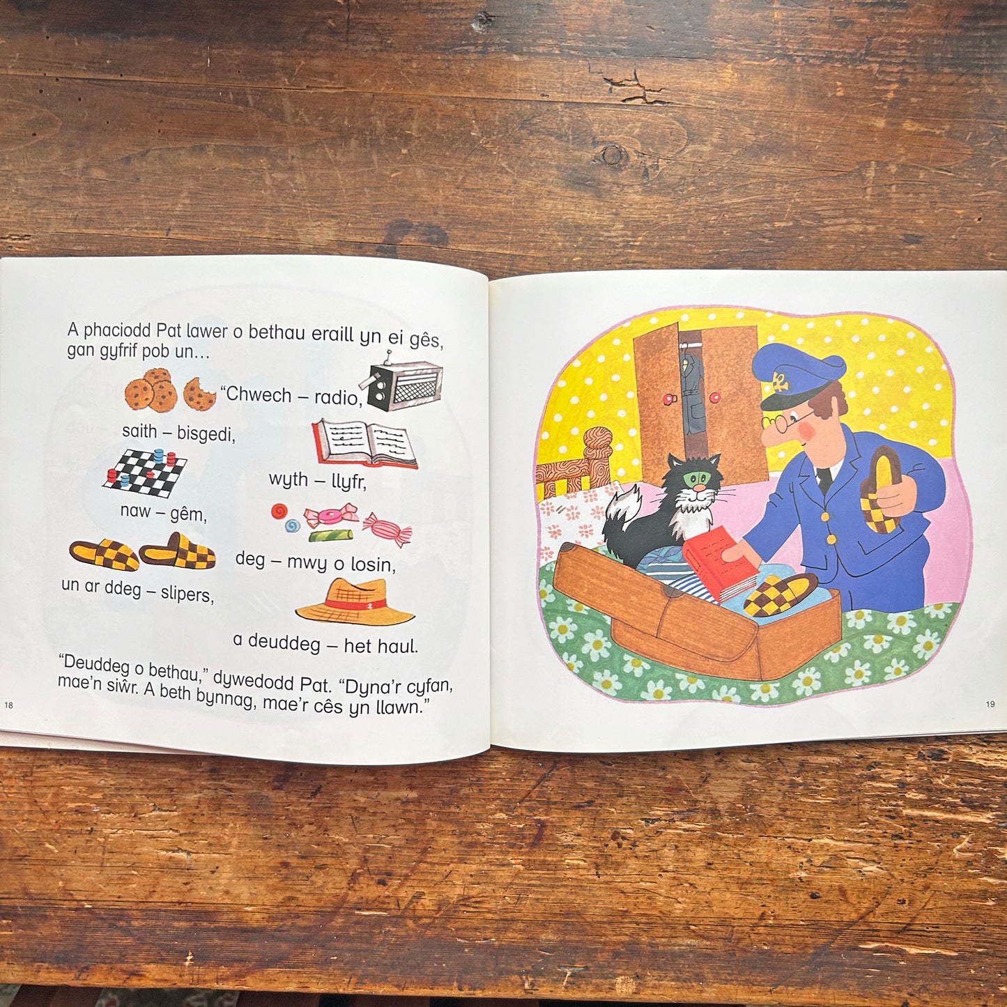 Gwyliau Postman Pat - Llyfrau Darllen Hawdd - Vintage (Preloved)