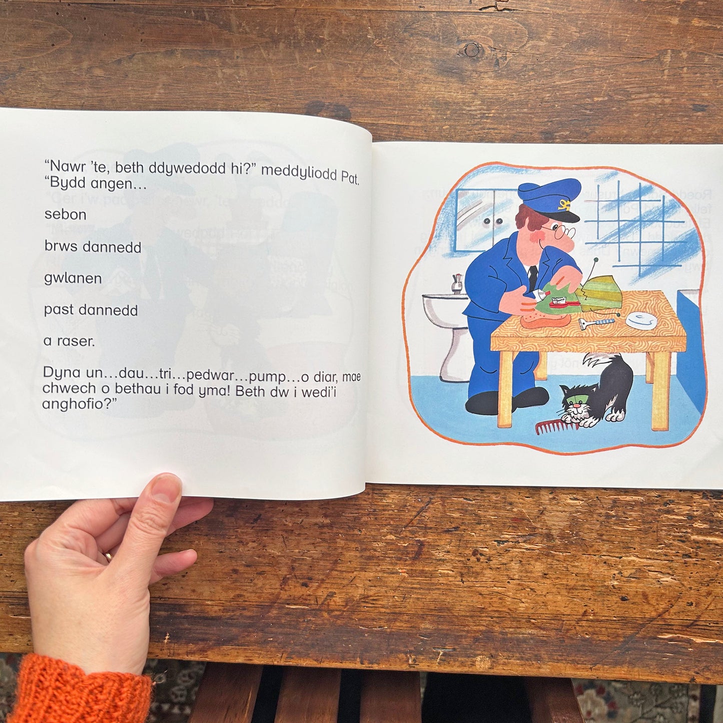 Gwyliau Postman Pat - Llyfrau Darllen Hawdd - Vintage (Preloved)